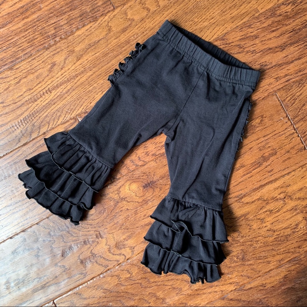 Black Ruffle Butts leggings